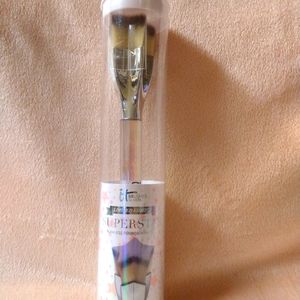It! Limited Edition Superstar foundation brush